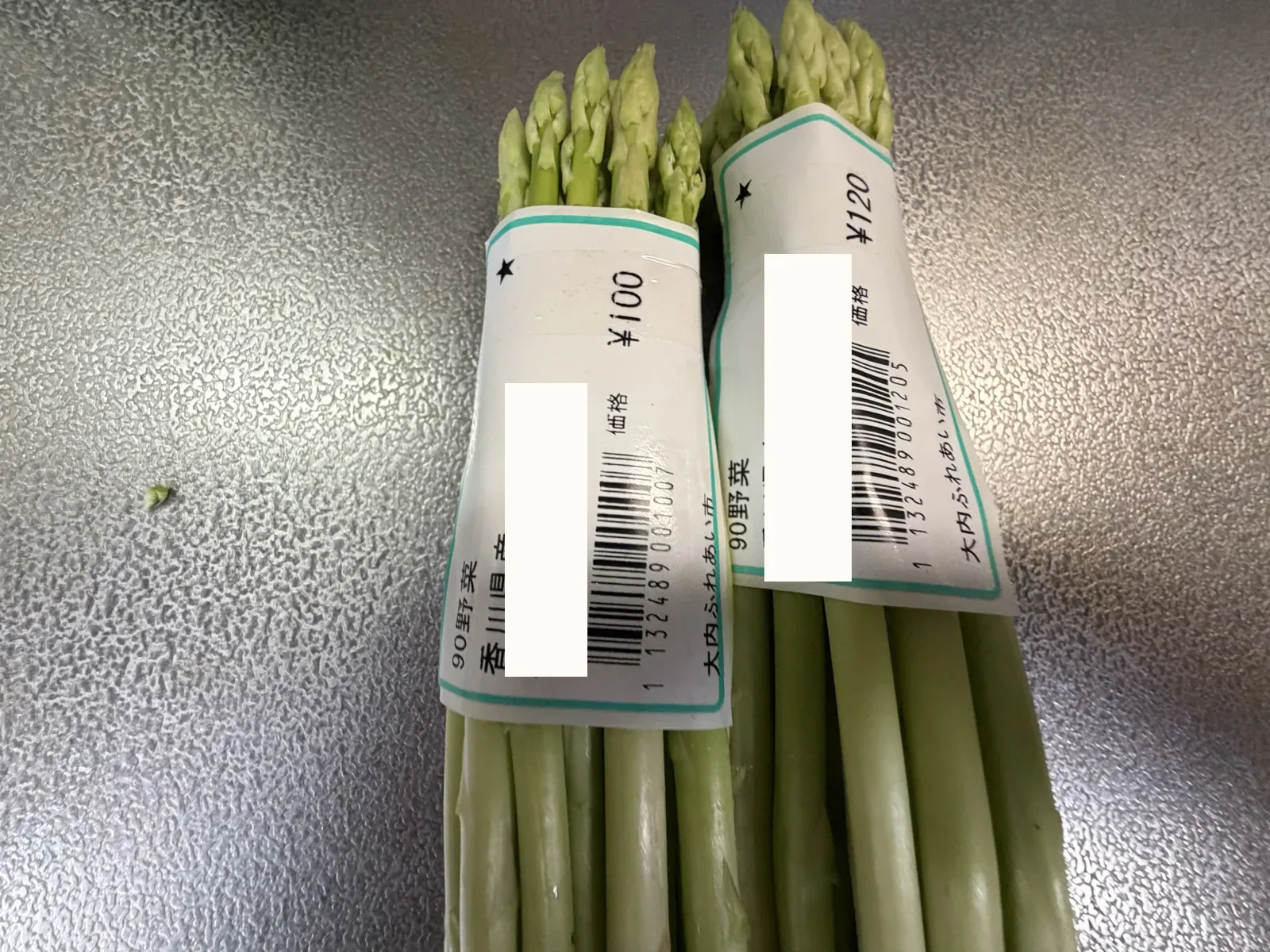 大内ふれあい市のアスパラガス100円と120円の値札